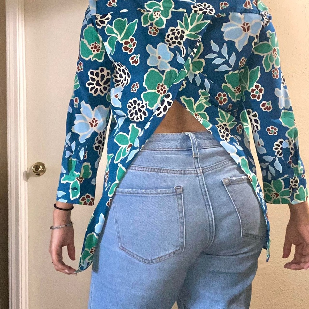 Banana Republic Blue Floral Collared Button Up Open Back Detail Blouse size XS